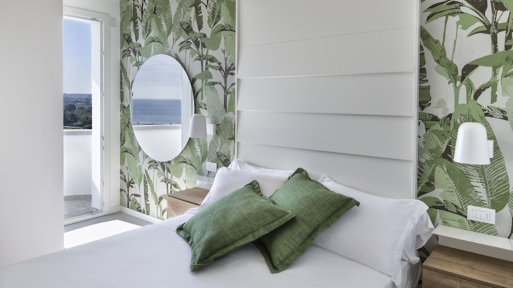 Superior Triple Room, Partial Sea View photo 1
