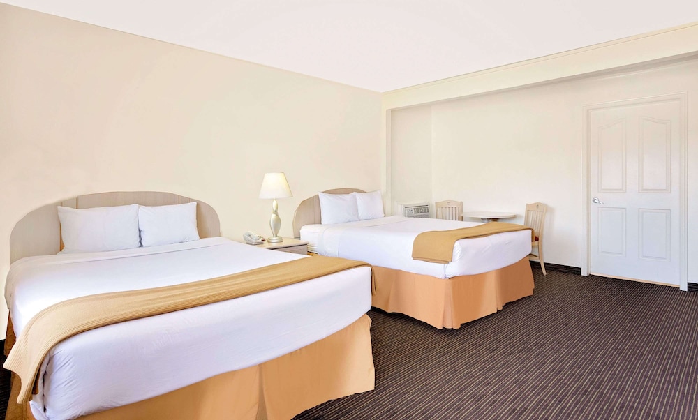 Room, 2 Queen Beds - Photo 2
