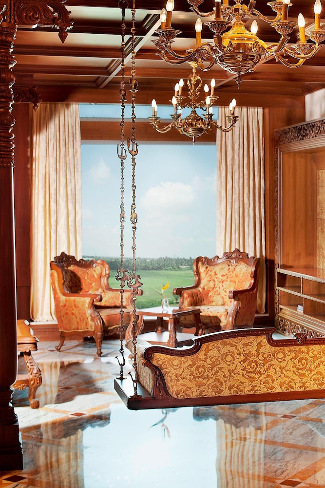 Club Suite, 1 King Bed, City View - Photo 3