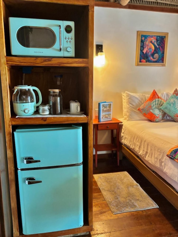 Standard Cabin, 1 Queen Bed, Partial Ocean View photo 3