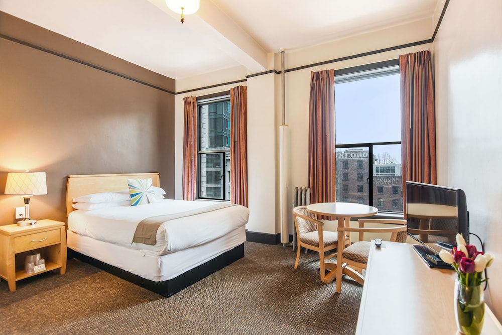 Standard Room, 1 Queen Bed, Private Bathroom, No Air Conditioning - Photo 2