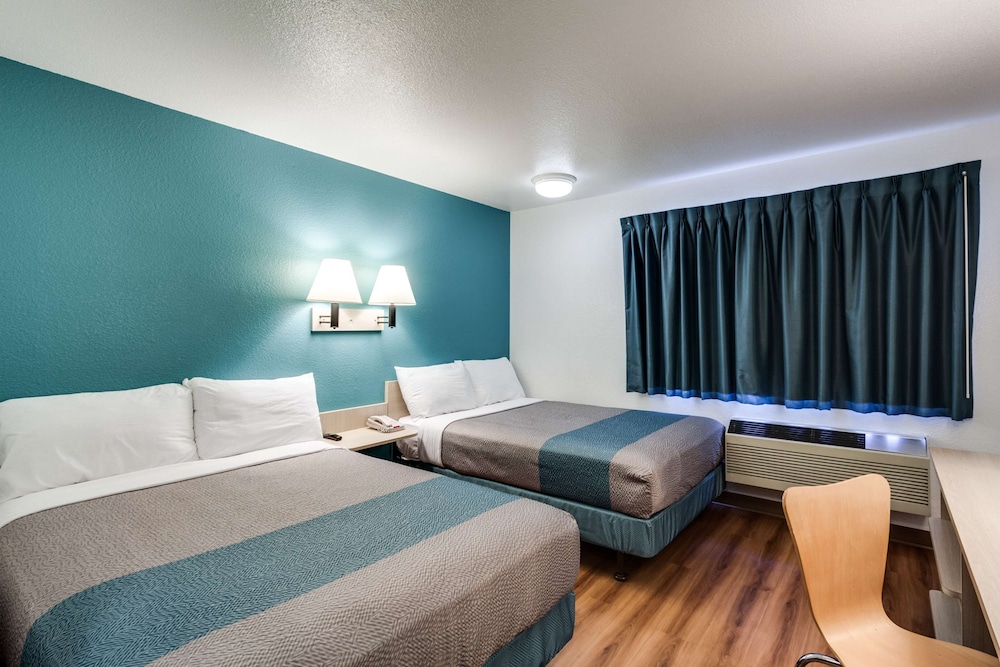 Standard Room, 2 Double Beds, Smoking