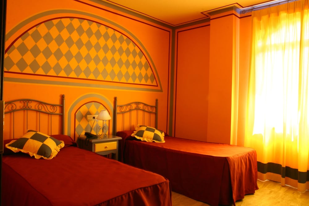 Twin Room - Photo 22