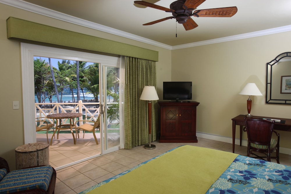 Deluxe Room, 1 King Bed, Oceanfront photo 1