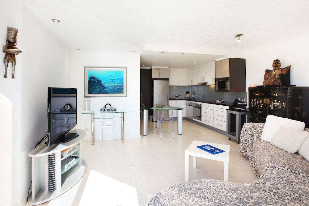 Two Bedroom Beachfront Cabana thumbnail 5