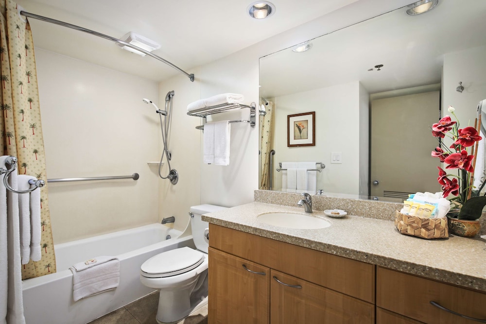 Suite, 1 Bedroom, Partial Ocean View thumbnail 5