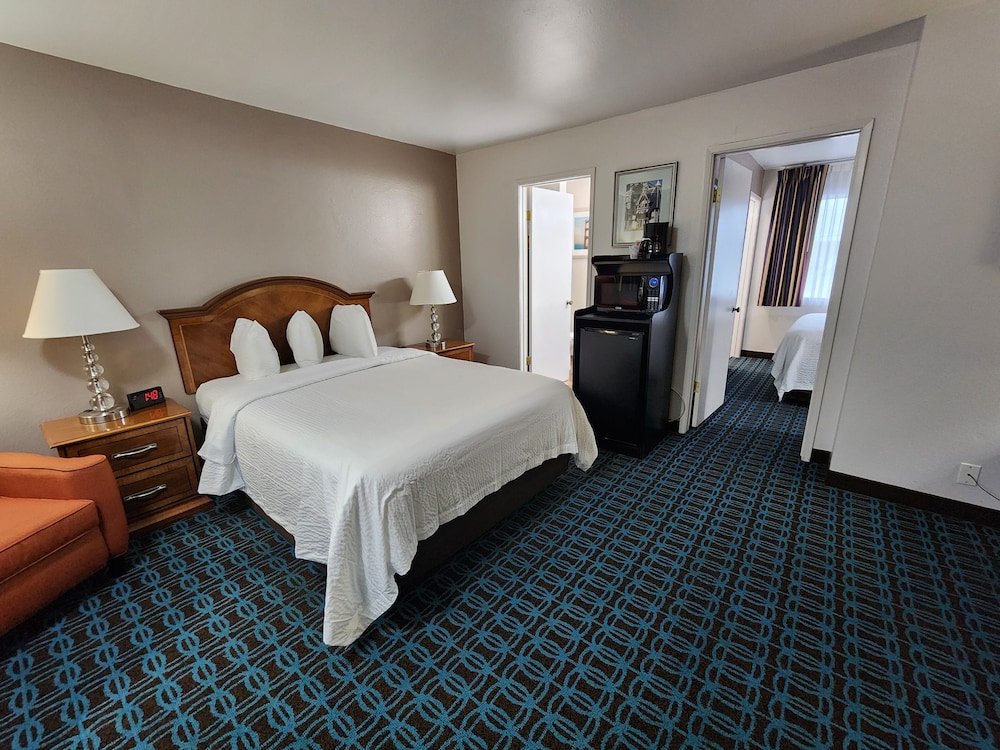 Suite, 2 Queen Beds, Non Smoking photo 1