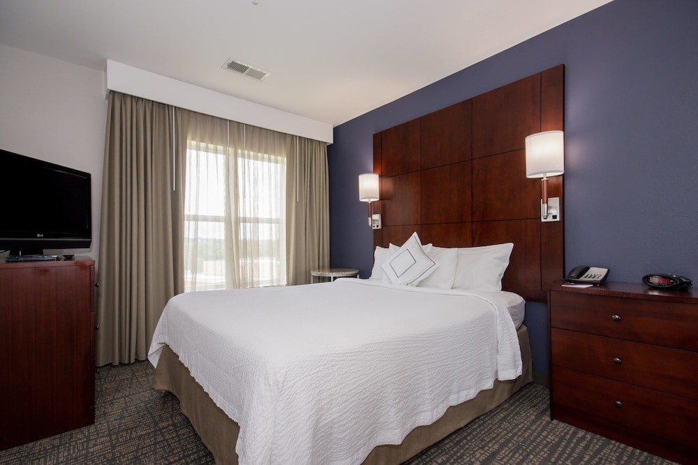 Studio Suite, 1 King Bed with Sofa bed (Hearing Accessible) - Photo 1