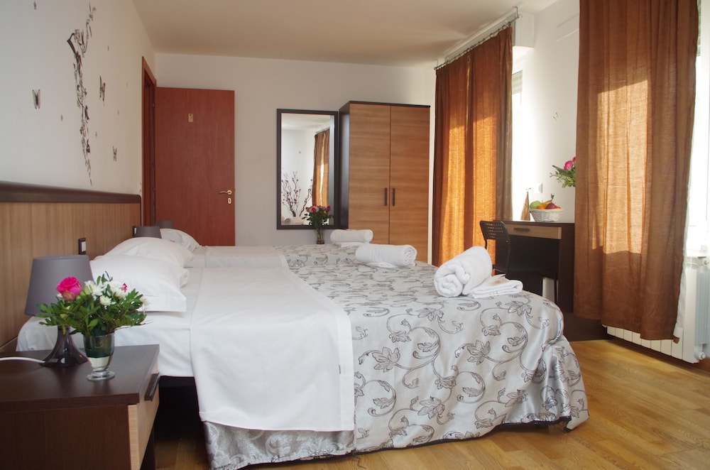 Triple Room, Shared Bathroom