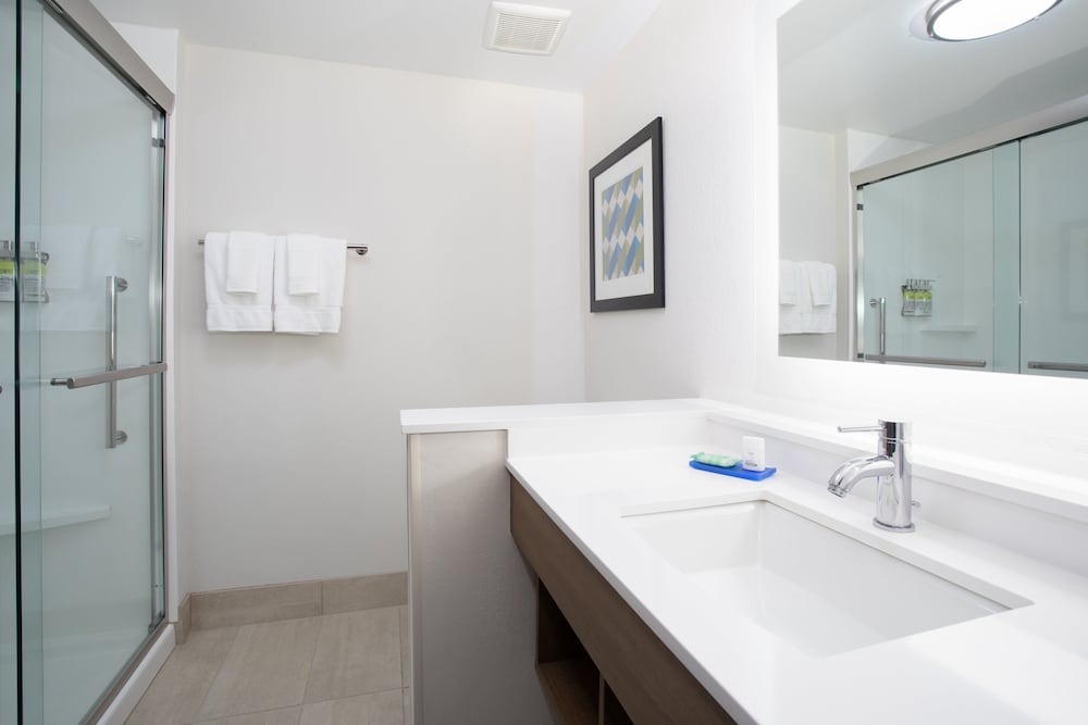 Standard Room, 1 King Bed, Accessible (Communications) - Photo 2
