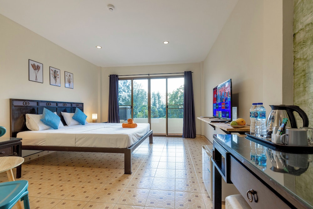 Superior Room, 1 King Bed photo 1