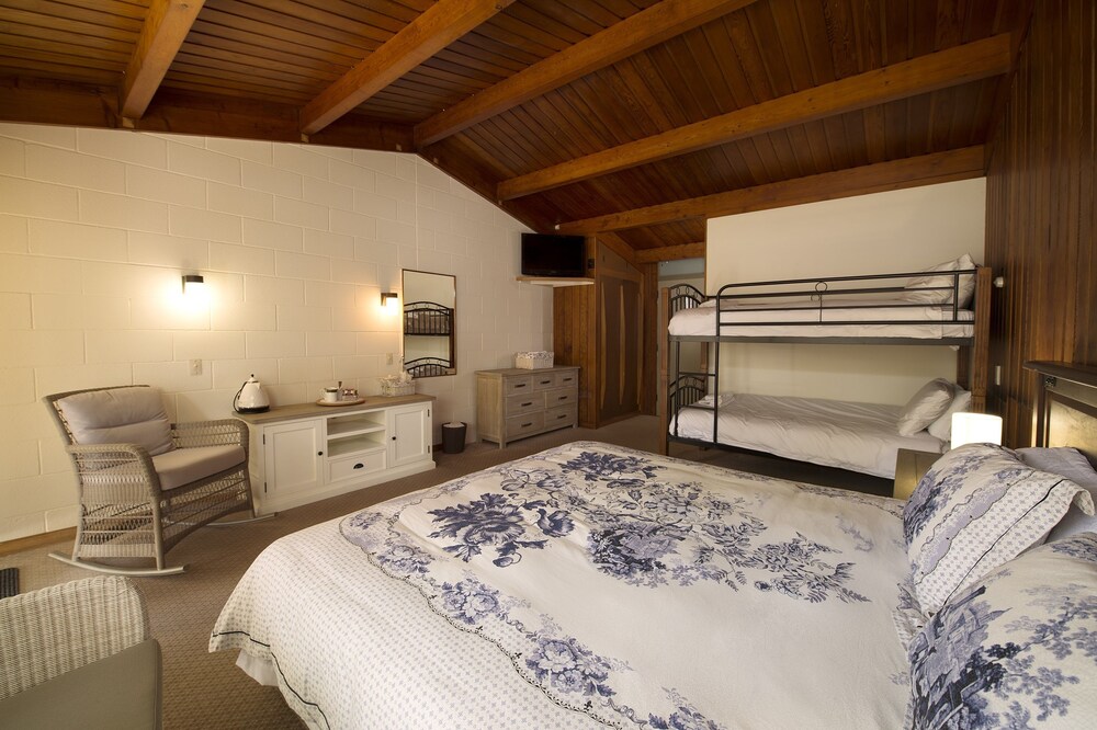 Family Room, Non Smoking (Family Chalet Double) photo 1