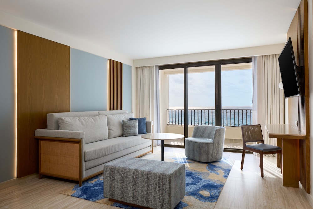 Suite, 1 Bedroom, Oceanfront thumbnail 5