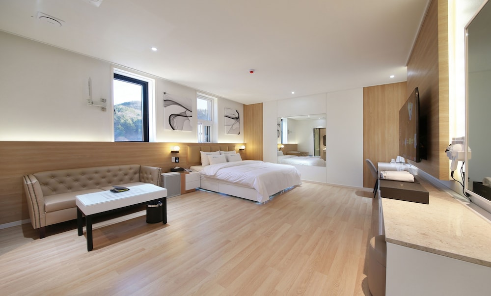 Deluxe Double Room photo 2