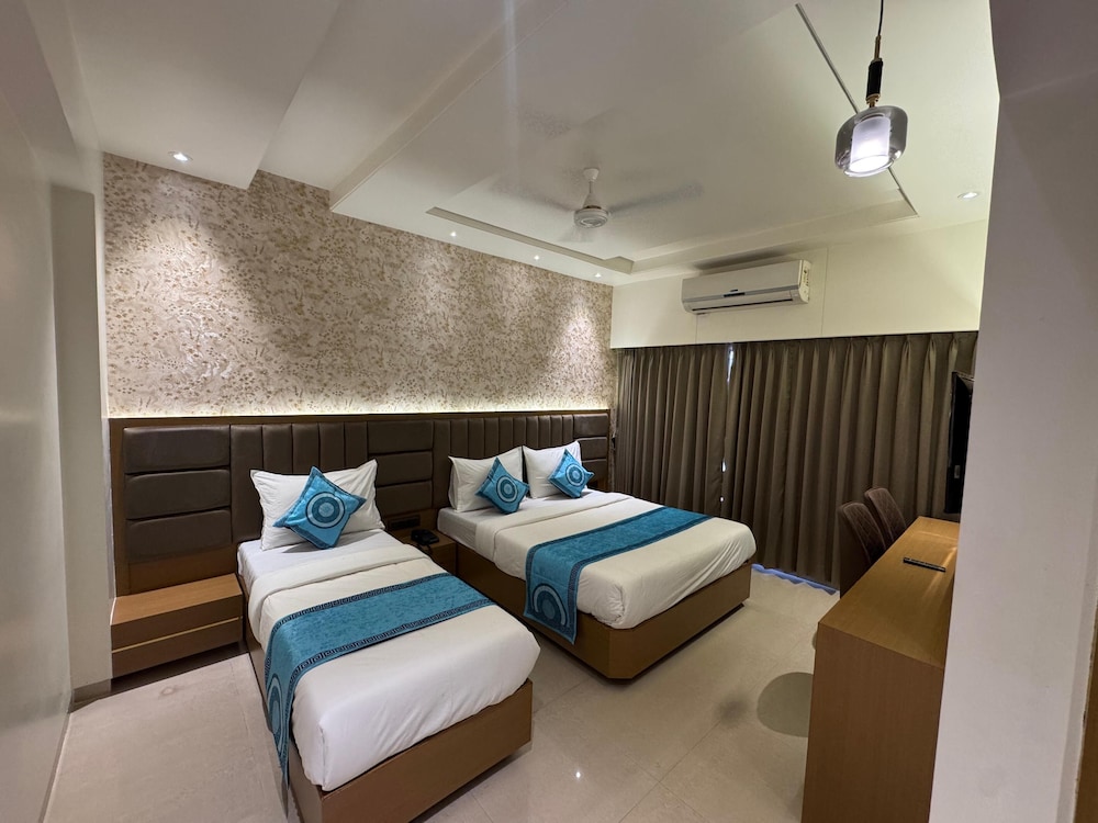 Premium Triple Room