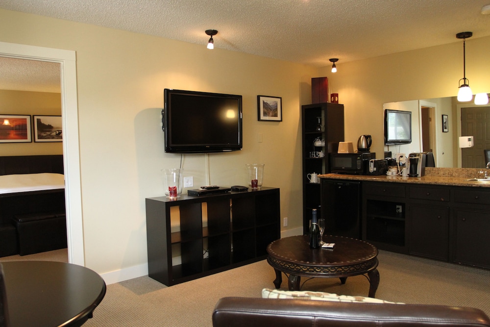 Honeymoon Suite, 1 King Bed with Sofa bed, Balcony photo 3