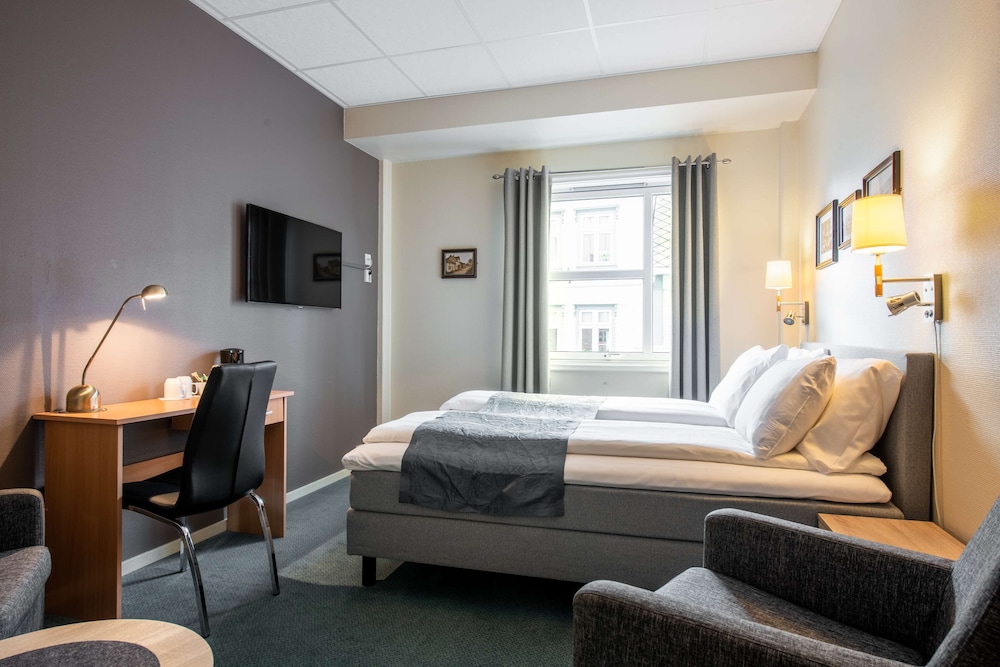 Standard Room, 1 Queen Bed, Non Smoking - Photo 4