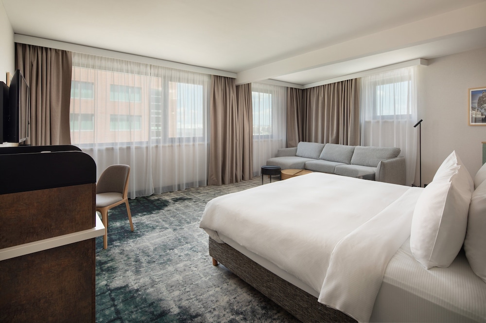 Deluxe Room, Multiple Beds - Photo 4