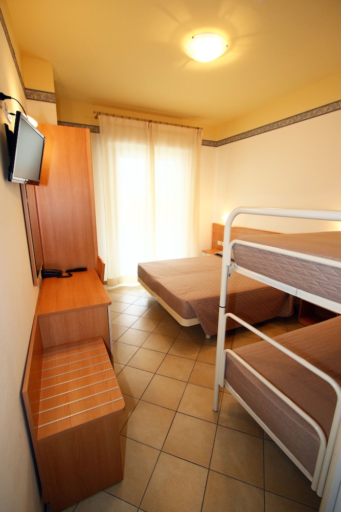 Comfort Room, Multiple Beds
