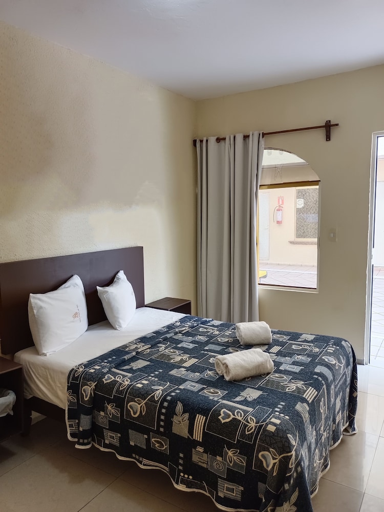 Standard Double Room - Photo 3