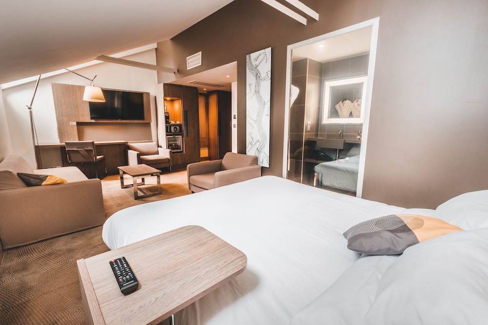 Executive Room, 1 king bed and 1 sofa bed for children only photo 3