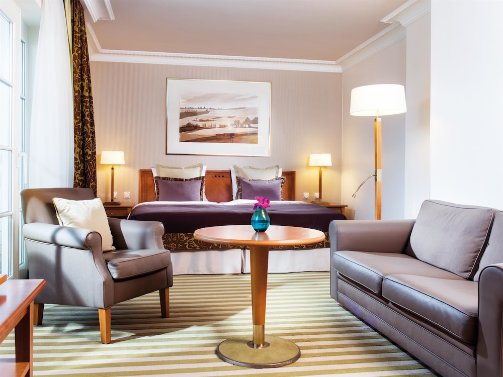 Double Room (Lateral Lake View)
