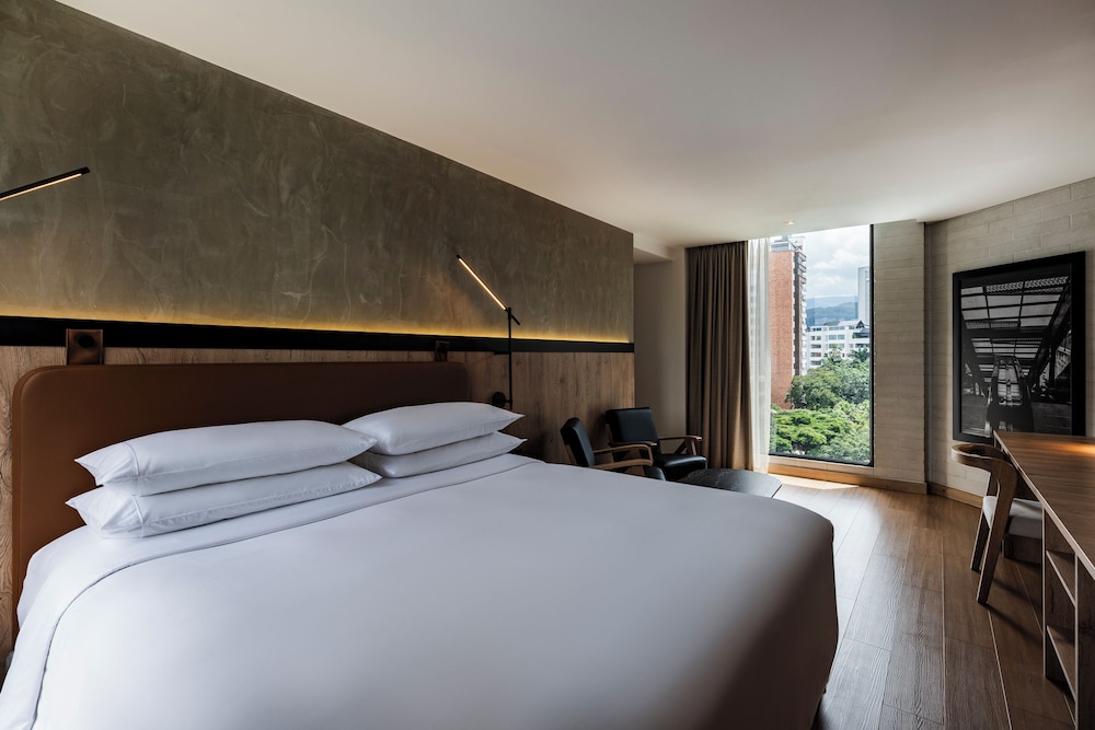 Suite, 1 King Bed, Non Smoking photo 2