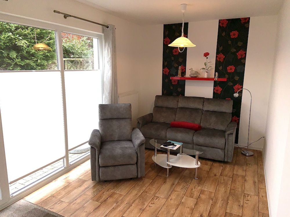 Townhome, 1 King Bed, Non Smoking, Garden View photo 3
