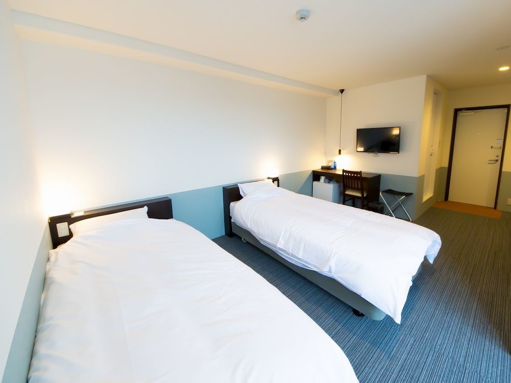 Twin Room, Smoking photo 3