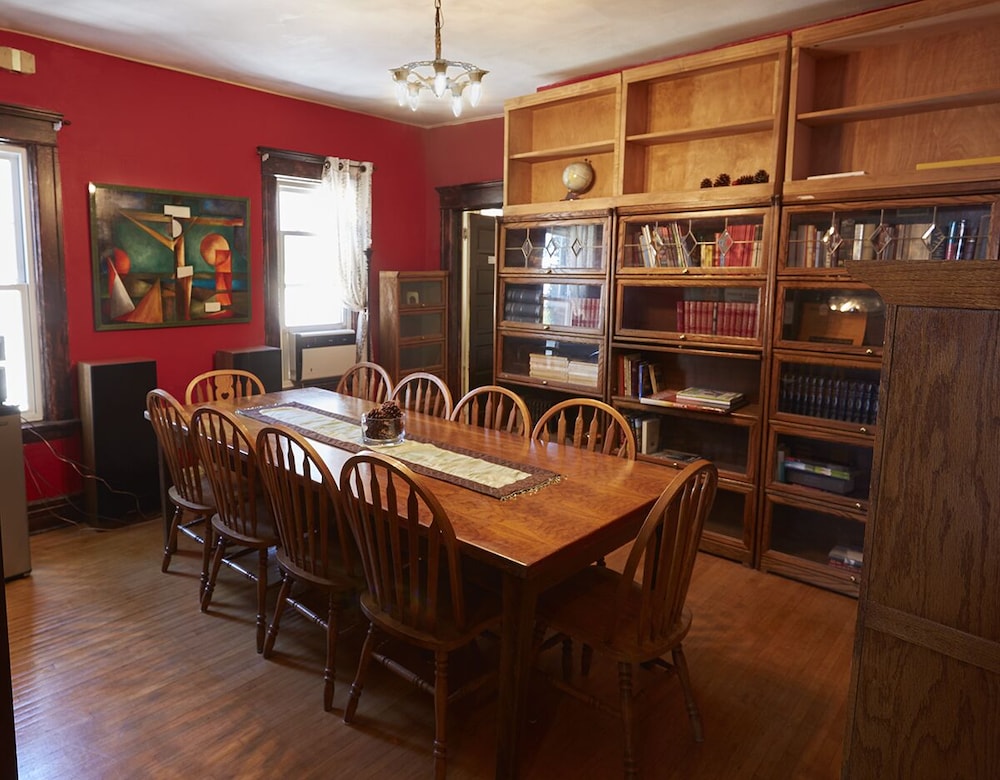 LaSalle Apartment photo 2