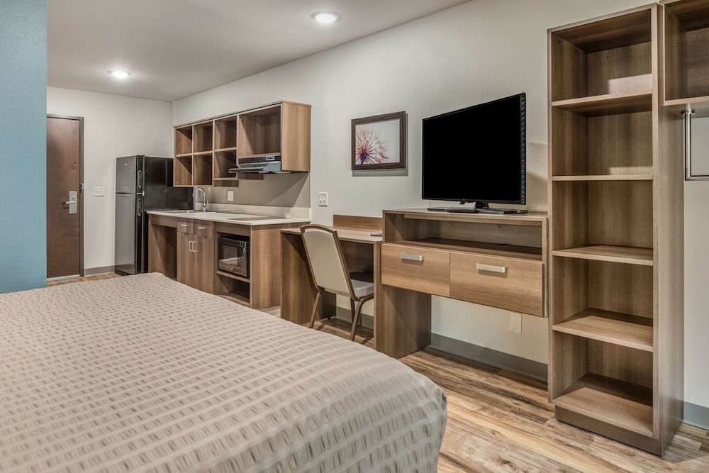Room, 1 Queen Bed, Accessible, Non Smoking (Roll-in Shower) - Photo 2