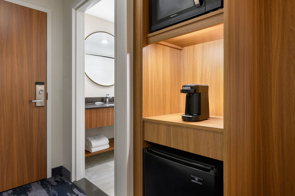 Standard Room, 1 King Bed (Hearing Accessible)