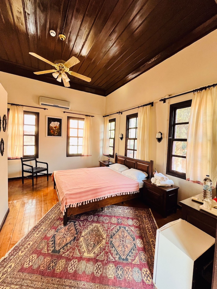 Family Room, Multiple Beds
