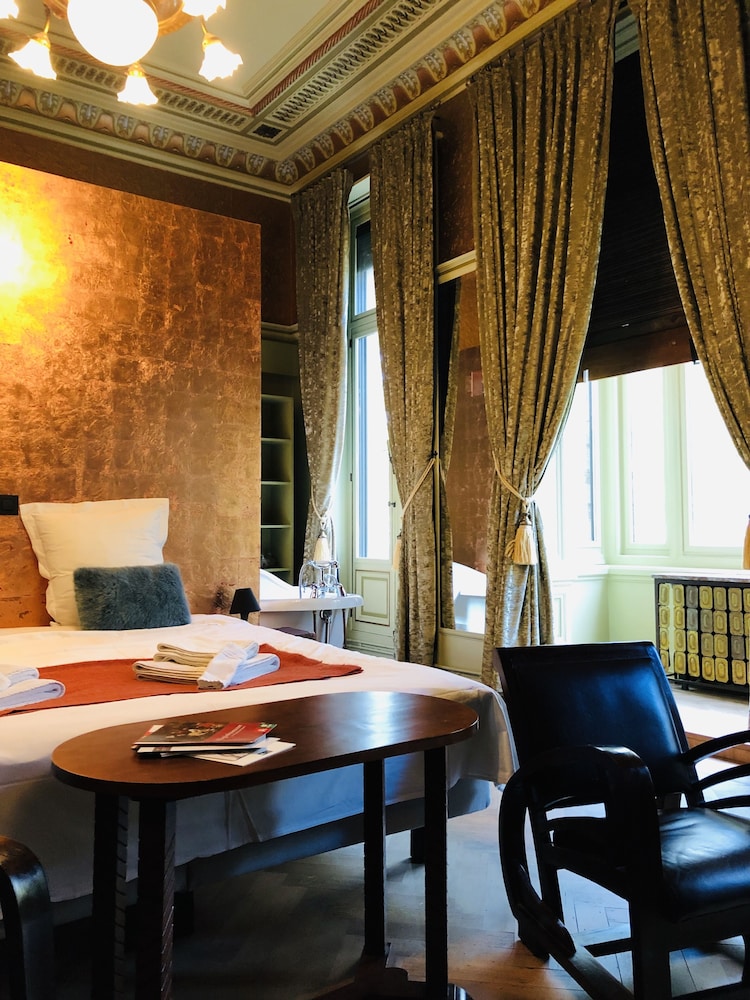Deluxe Double Room, Bathtub