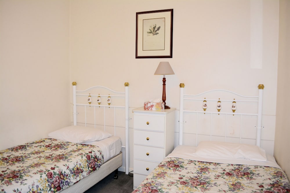 Twin Room - Photo 4
