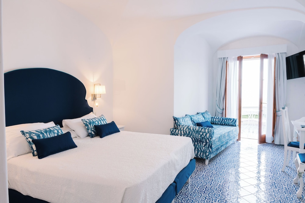 Deluxe Triple Room, 1 Bedroom, Sea View - Photo 9