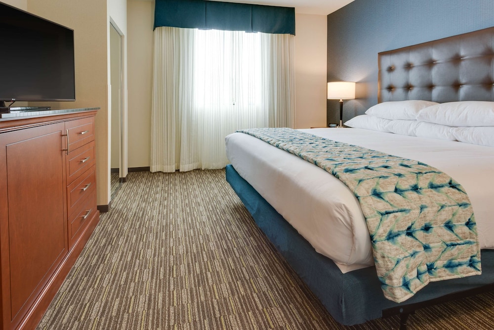 Suite, 1 King Bed, Refrigerator & Microwave (2 rooms, Sofa Bed, Upper Floor) photo 2