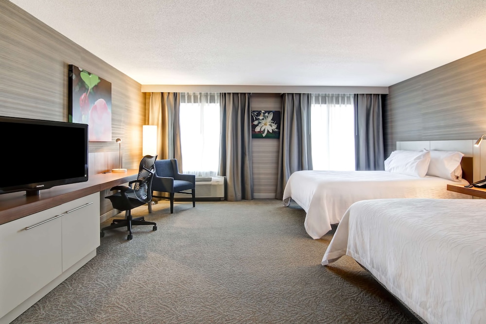 2 Queen Beds, Accessible (Mobility & Hearing, Roll-in Shower)