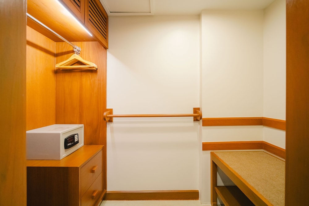Premier Deluxe Triple room - Royal Wing 1 Queen,1 Single - Photo 7