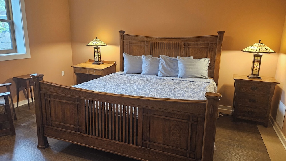 Economy Double Room, 1 King Bed