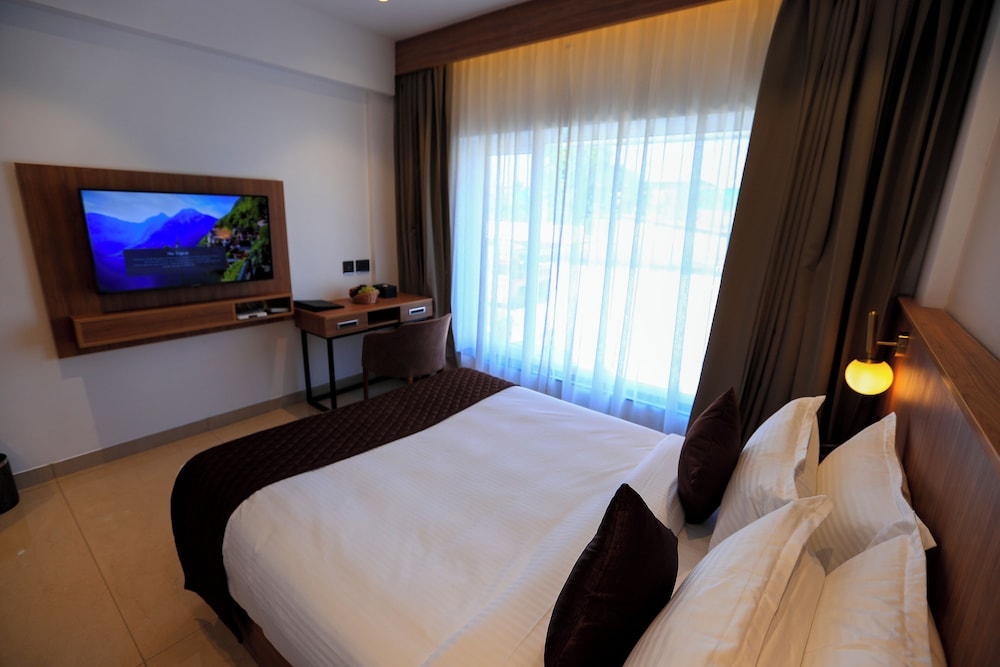 Deluxe Room - Photo 6