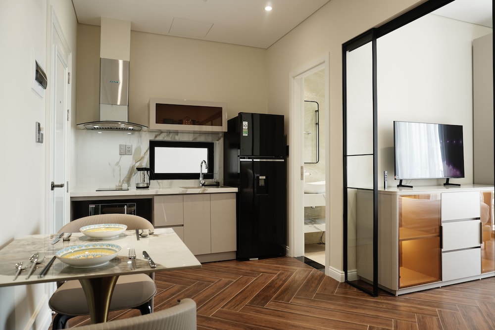 Deluxe Apartment, 1 King Bed, Kitchen, City View
