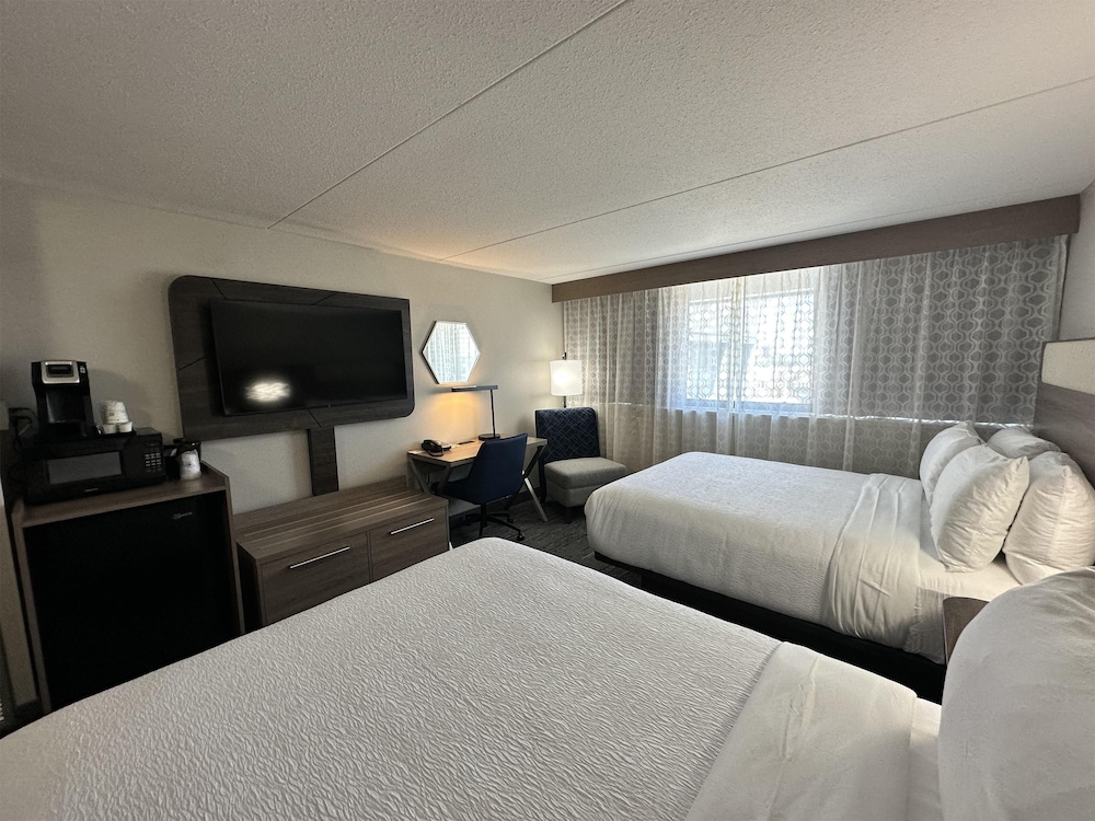 Standard Room, 2 Queen Beds, Non Smoking - Photo 4