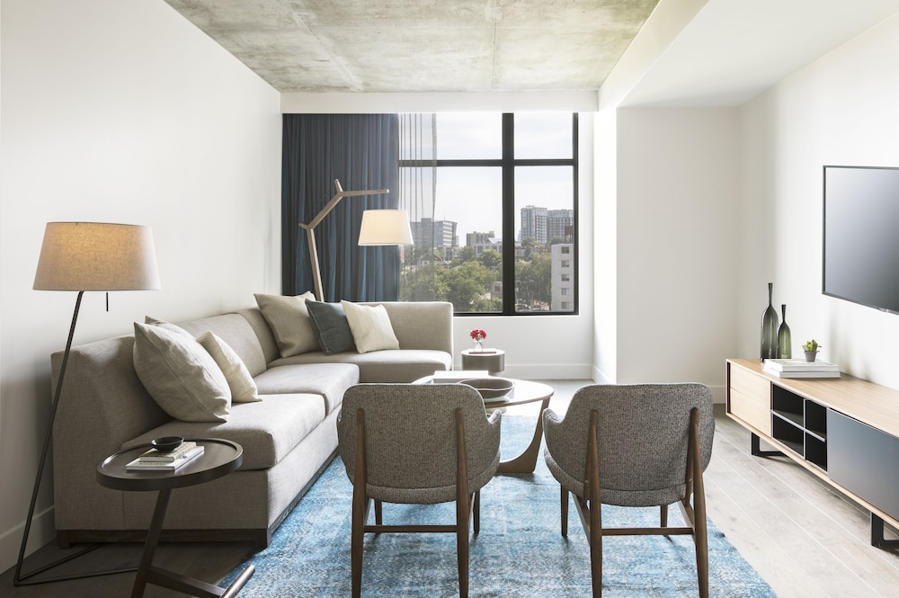 Suite, 1 Bedroom (Walk-In Shower)