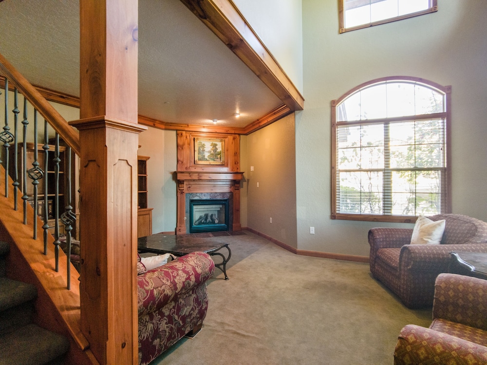 Condo, 3 Bedrooms