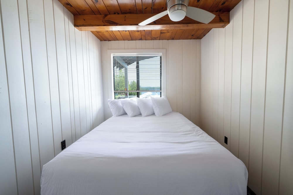 Lakefront Three-Bedroom Bungalow