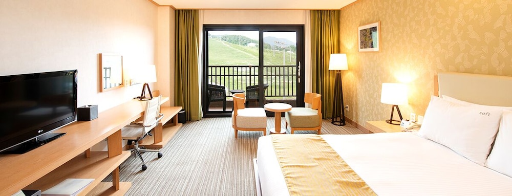 Standard Room, 1 Queen Bed (Slope View) - Photo 4