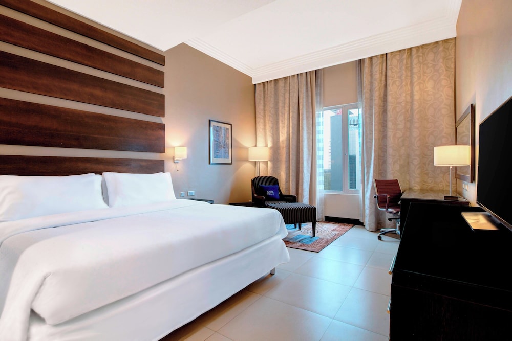 Executive Suite, 1 Bedroom - Photo 1
