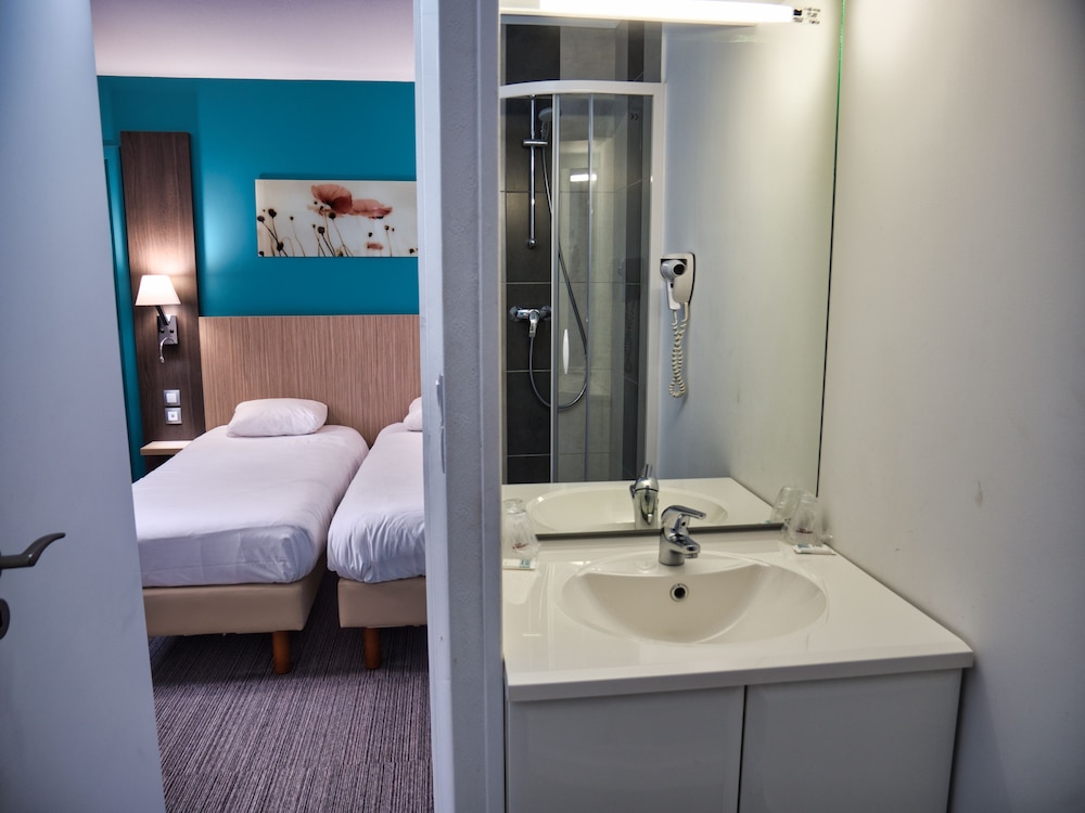Twin Room - Photo 8