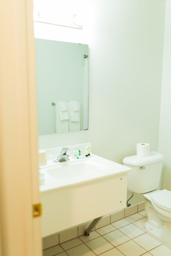 Standard Room, 2 Queen Beds - Photo 6